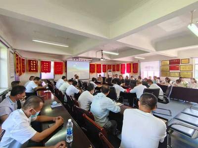 鵬遠(yuǎn)公司召開七月份駕駛員安全服務(wù)質(zhì)量培訓(xùn)會議