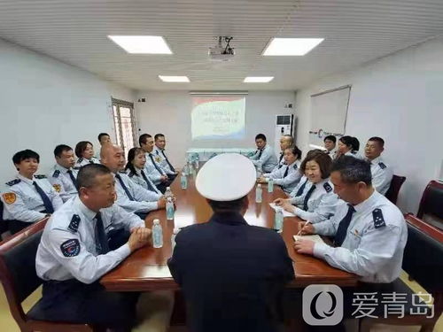 青島市北交警進(jìn)企業(yè)講安全送福利 關(guān)愛公交駕駛員