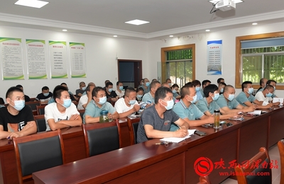渭南市好運·萬通·旅游出租汽車公司召開創建全國文明城市駕駛員培訓教育會(組圖)